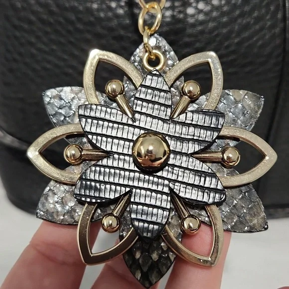 FREE With Purchase - Picture 3 of 7